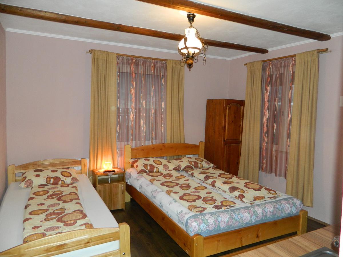 Kovacs Guesthouse Praid Exteriör bild